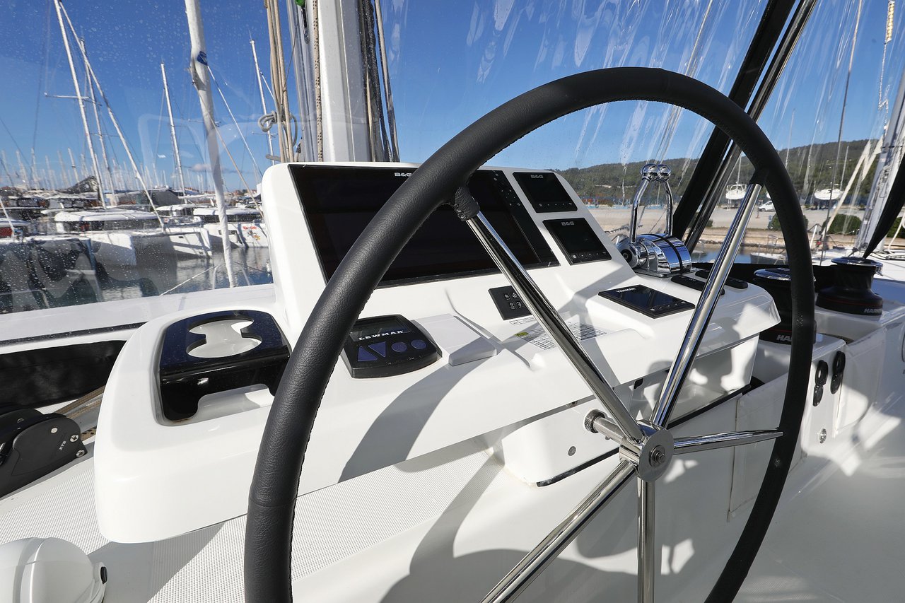 Lagoon 50 - 6 + 1 cab. — photo 4