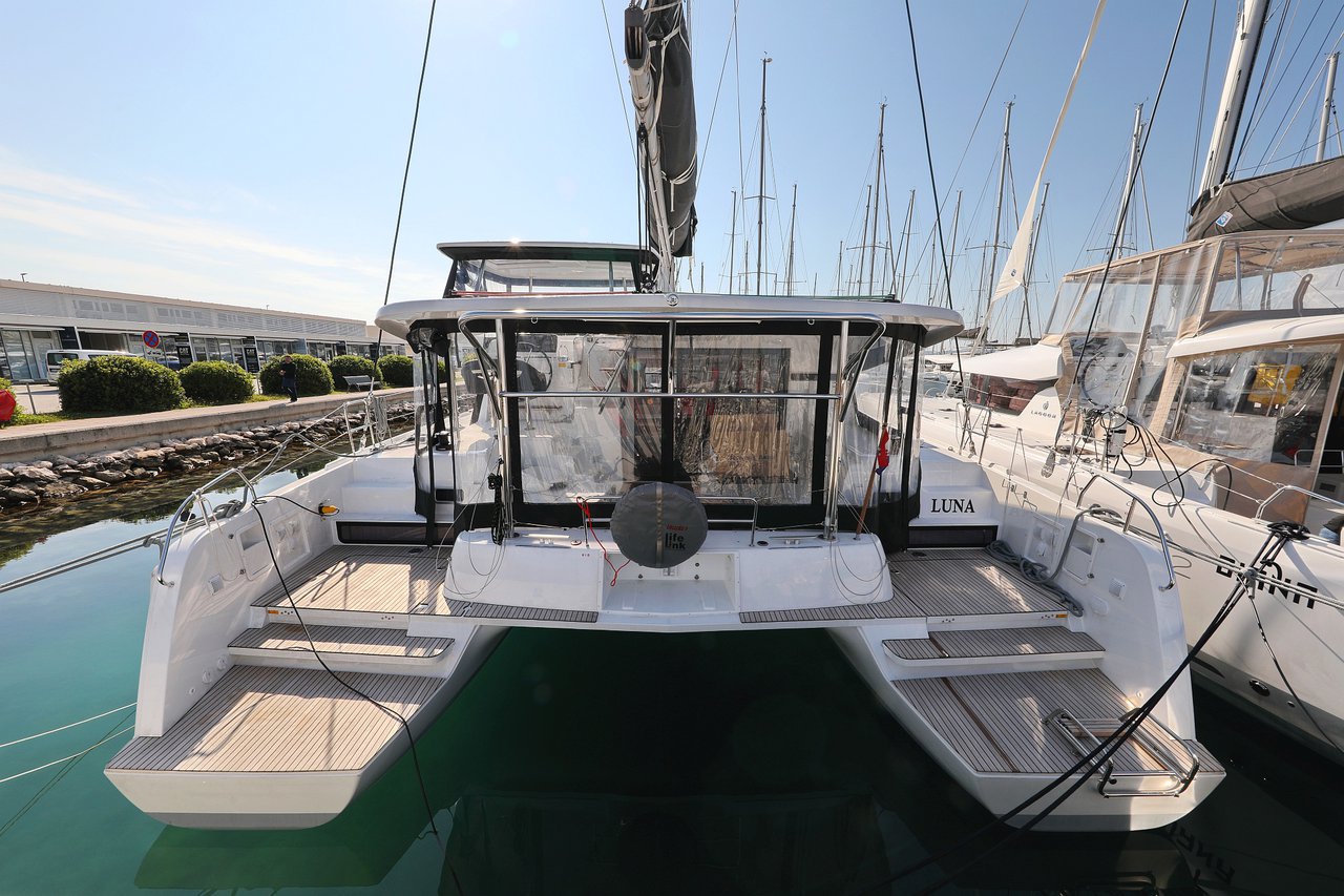 Lagoon 42 - 4 + 2 cab. — photo 22