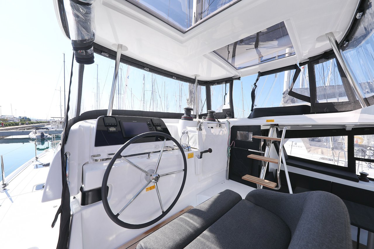 Lagoon 42 - 4 + 2 cab. — photo 32