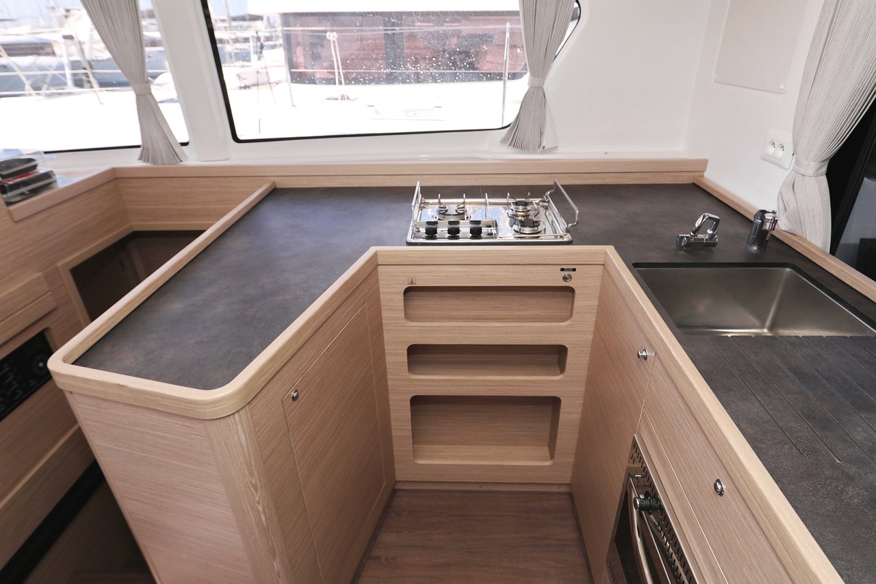 Lagoon 42 - 4 + 2 cab. — photo 47