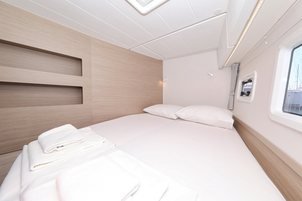 Lagoon 42 - 4 + 2 cab. — photo 7
