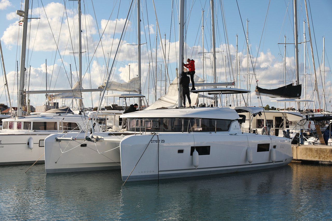 Lagoon 42 - 4 + 2 cab. — photo 1