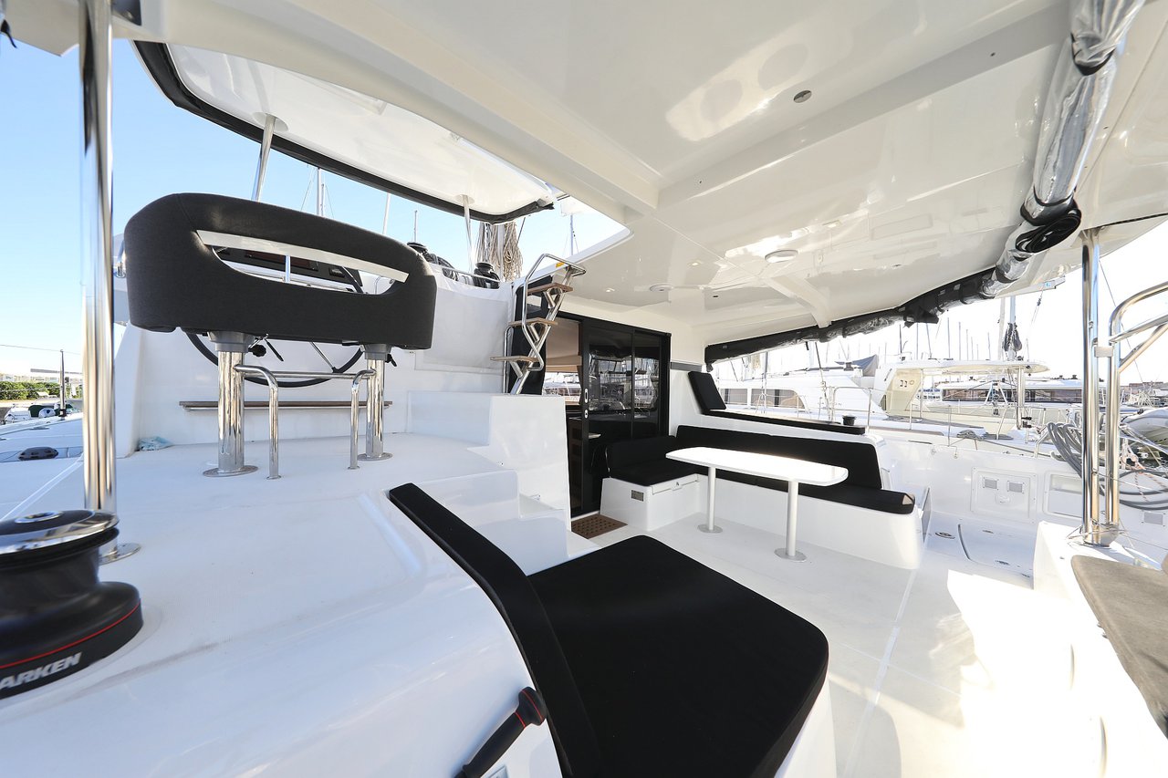 Lagoon 42 - 4 + 2 cab. — photo 4