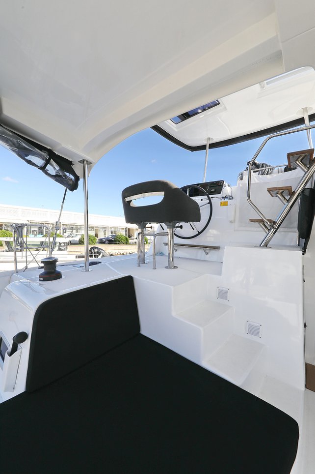 Lagoon 42 - 4 + 2 cab. — photo 8