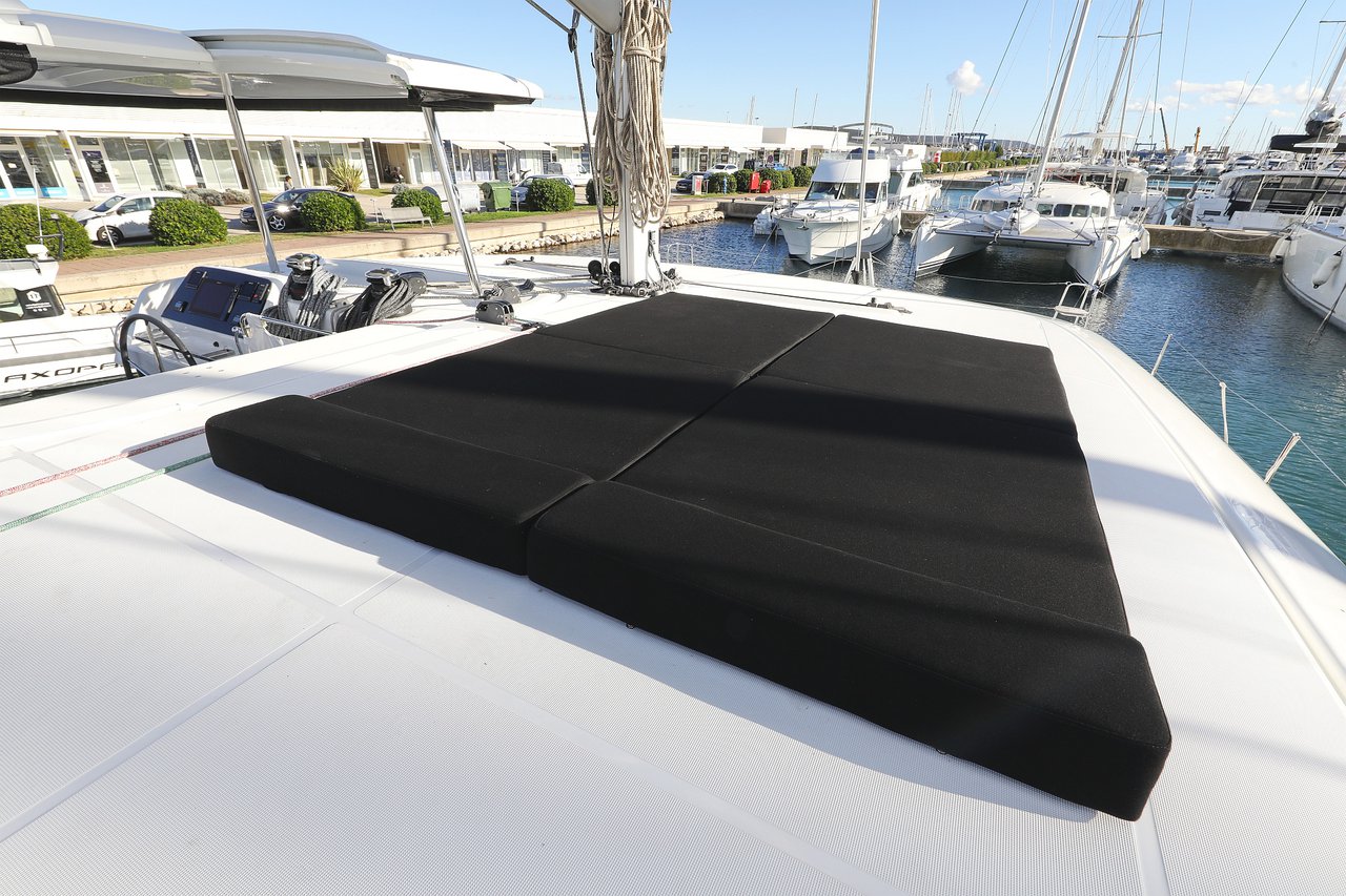 Lagoon 42 - 4 + 2 cab. — photo 11