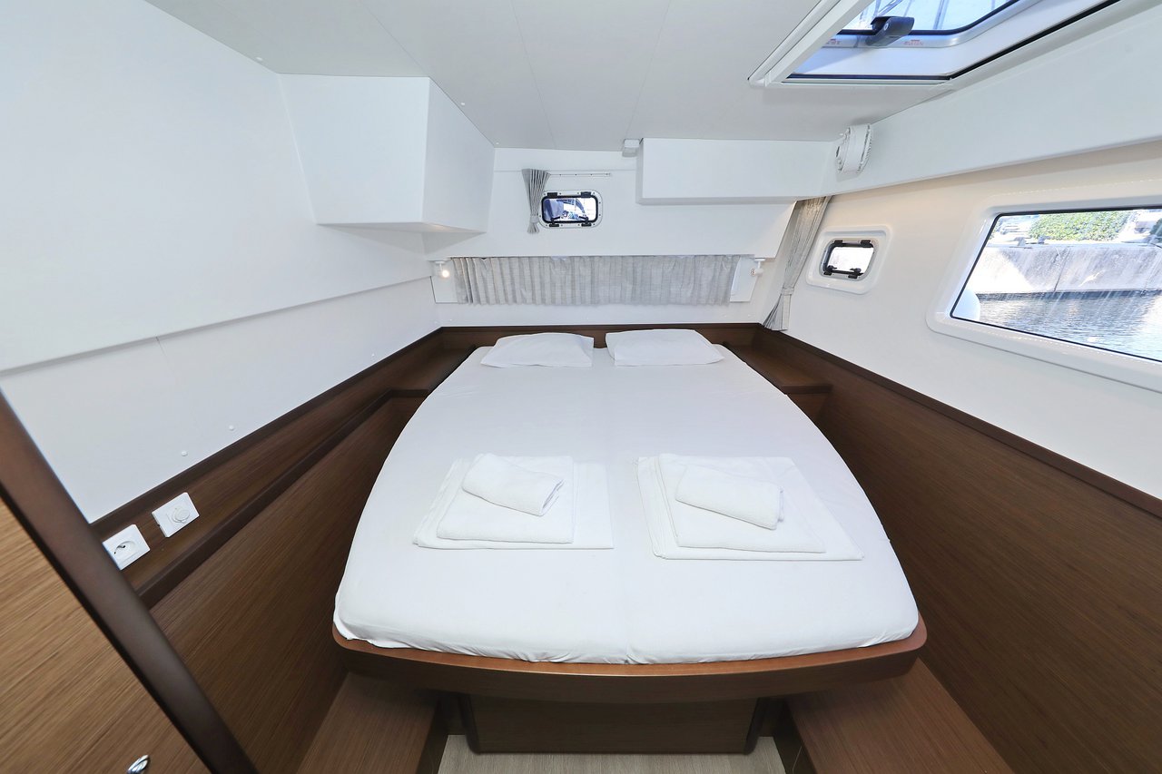 Lagoon 42 - 4 + 2 cab. — photo 37