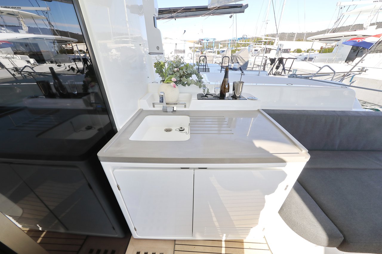 Lagoon 51 OW - 4 + 1 cab. — photo 13
