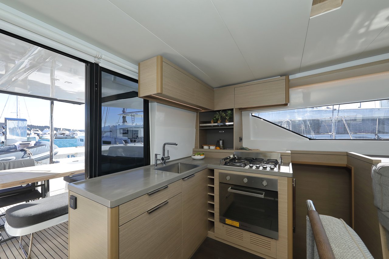 Lagoon 51 OW - 4 + 1 cab. — photo 19