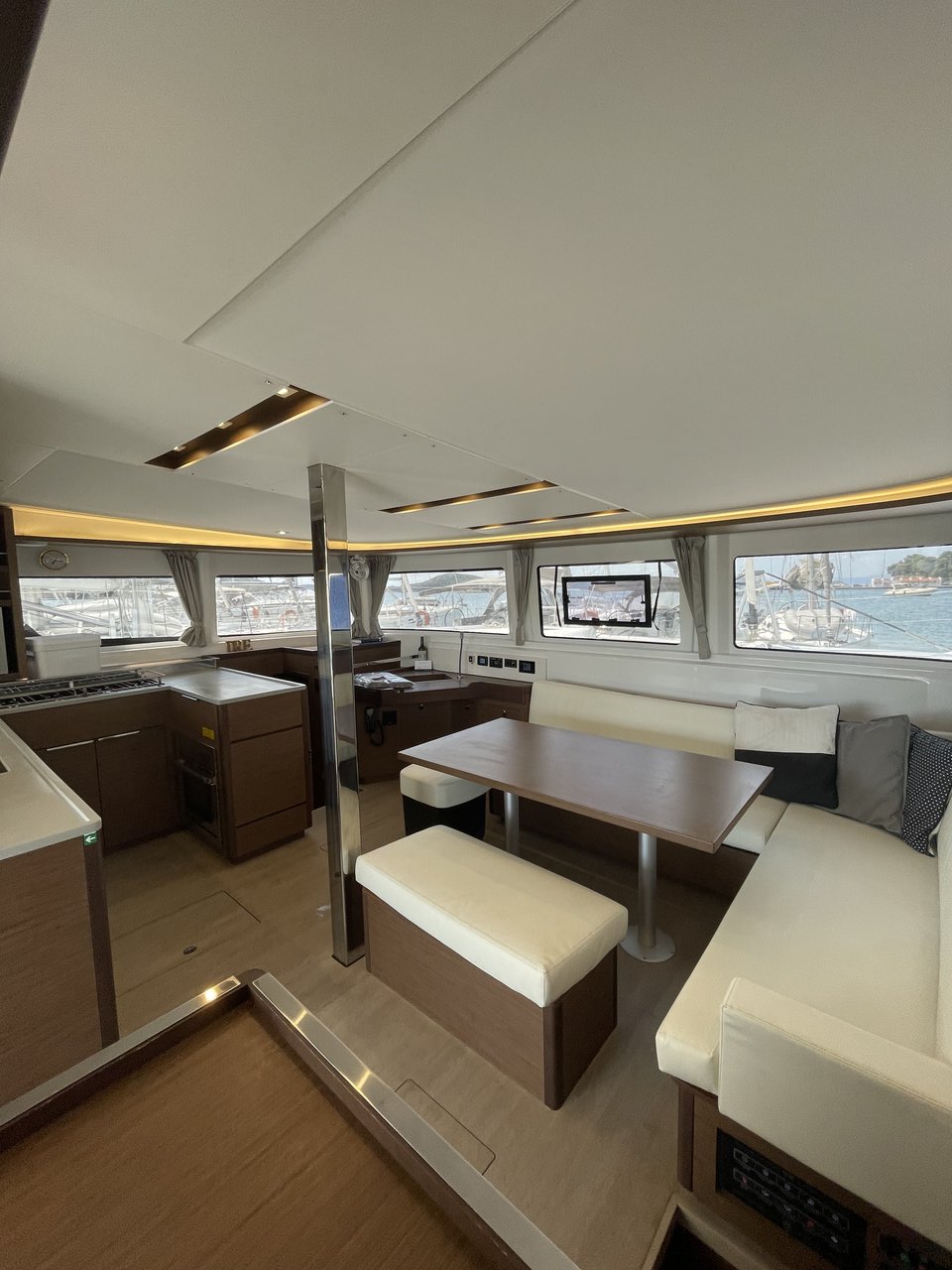 Lagoon 46 - 4 + 2 cab. — photo 7
