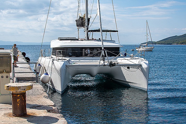 Lagoon 42 - 4 + 2 cab. — photo 1