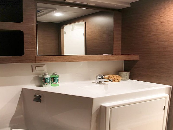 Lagoon 42 - 4 + 2 cab. — photo 8