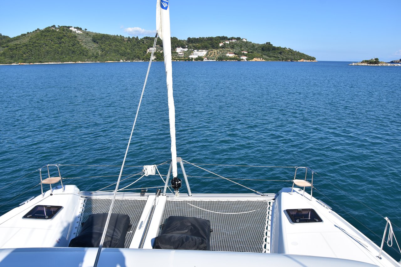 Lagoon 42 - 4 + 2 cab. — photo 3