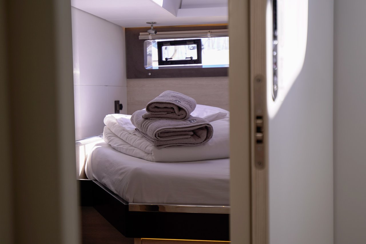 Leopard 45 - 3 + 1 cab. — photo 38
