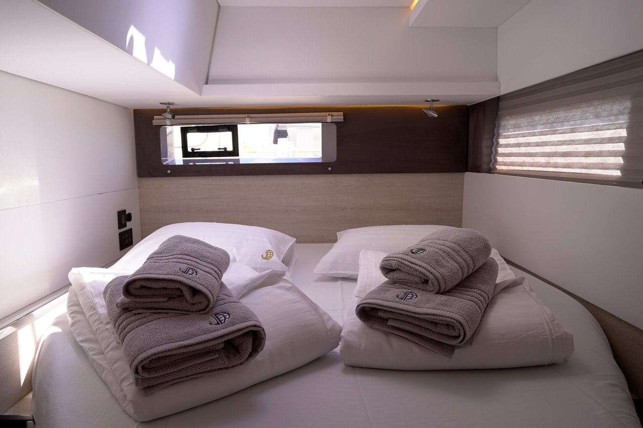 Leopard 45 - 3 + 1 cab. — photo 39