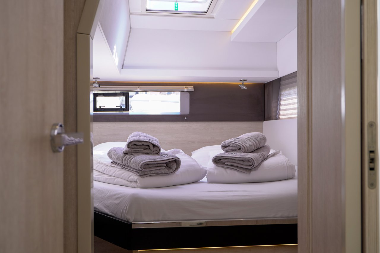 Leopard 45 - 3 + 1 cab. — photo 40
