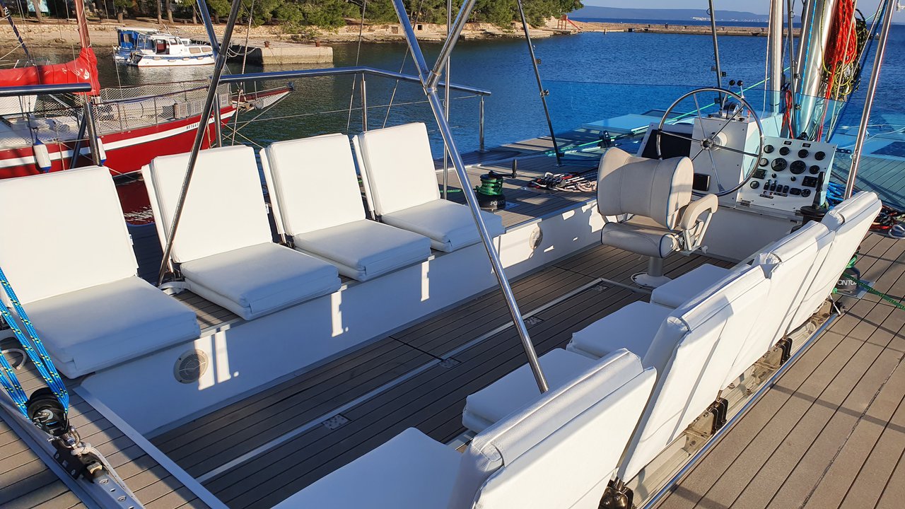 Upwind 50 Eco - 4 + 1 cab. — photo 4