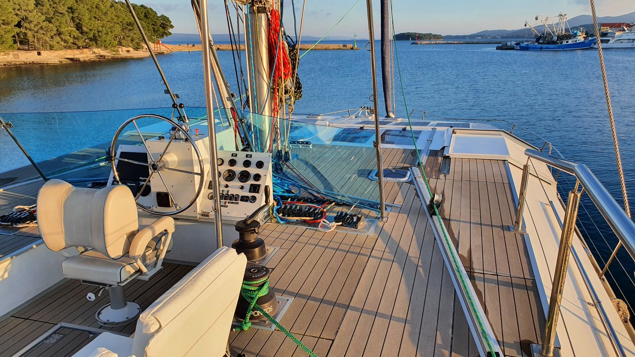 Upwind 50 Eco - 4 + 1 cab. — photo 7