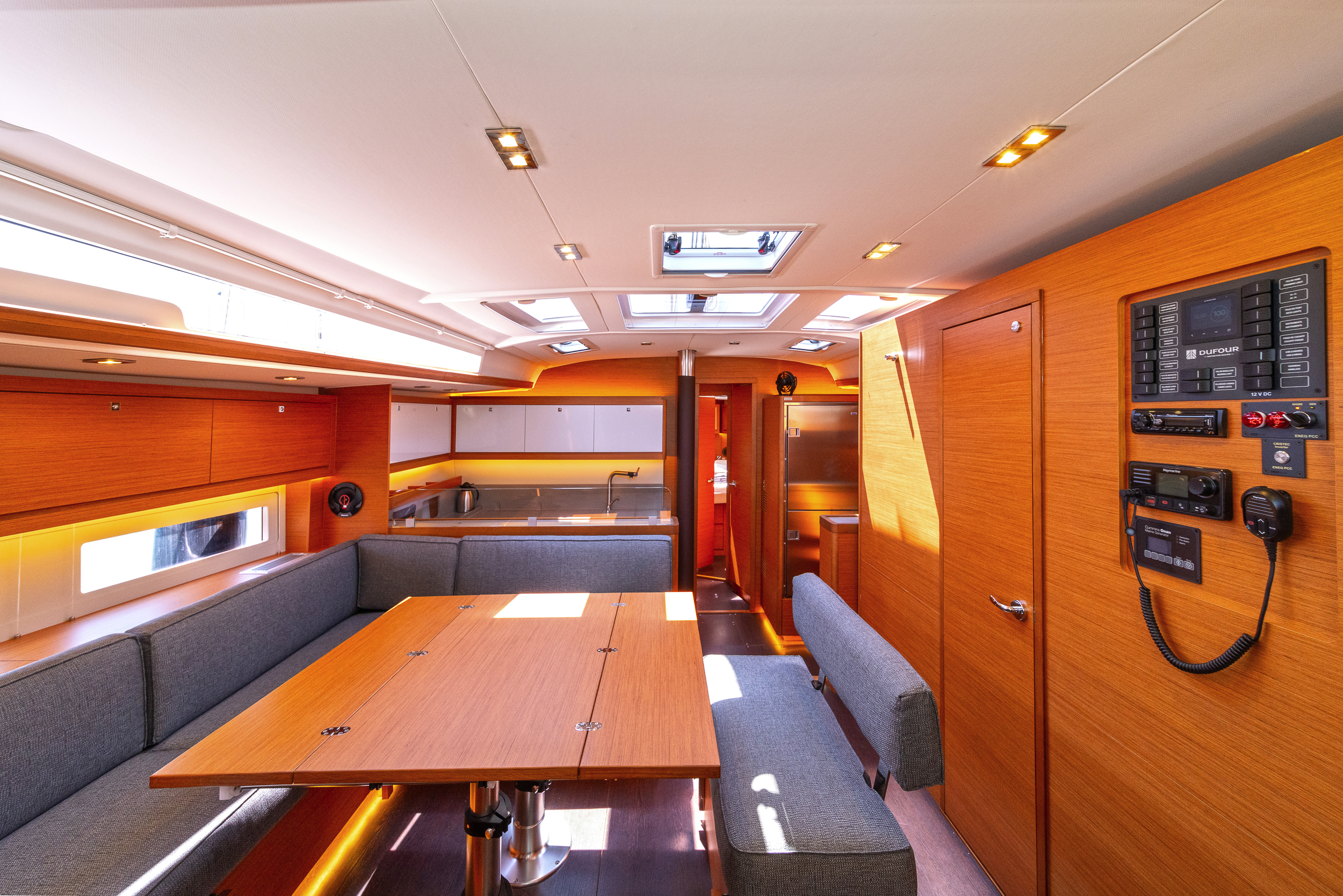 Dufour 530 - 5 + 1 cab. — photo 8