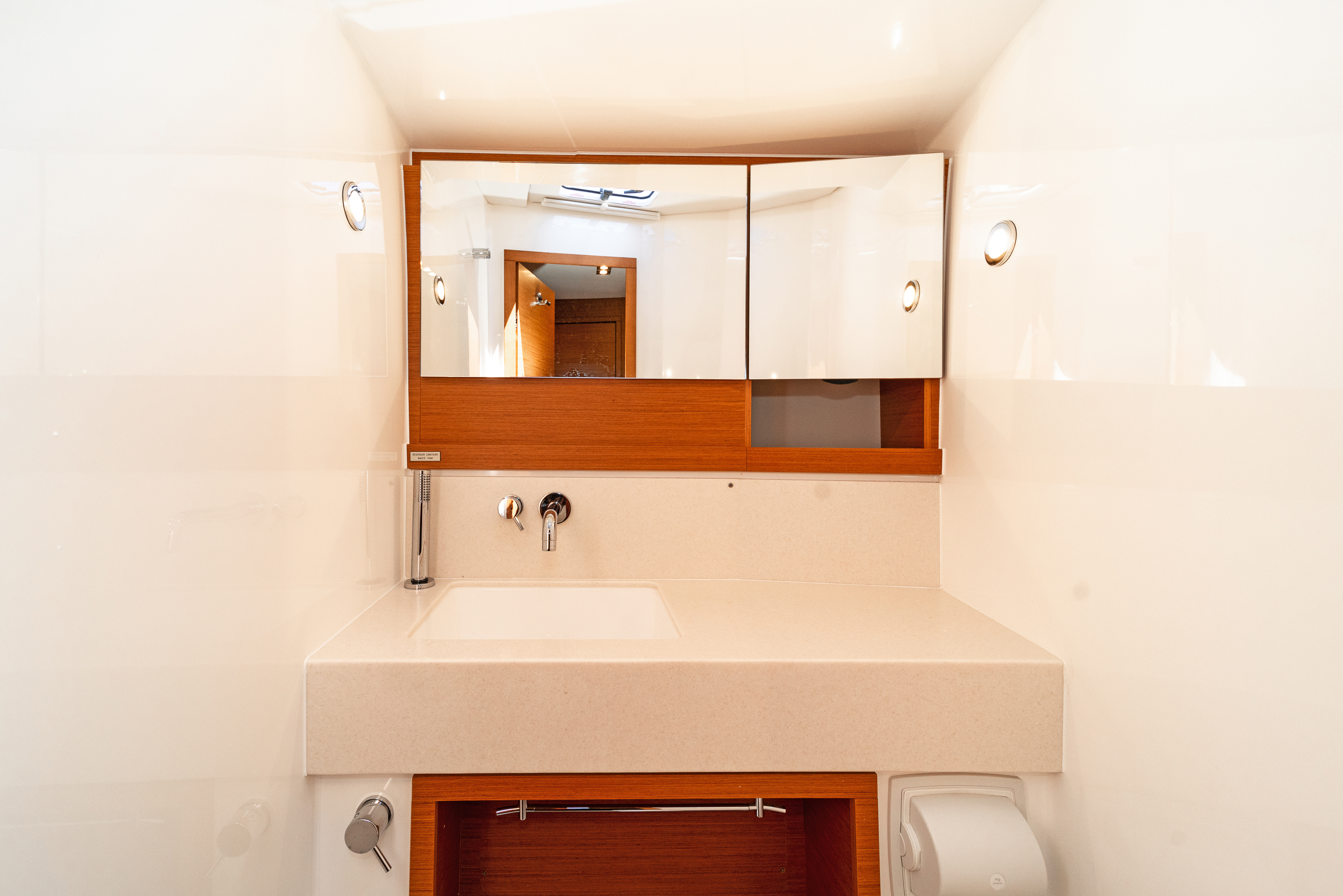 Dufour 530 - 5 + 1 cab. — photo 13