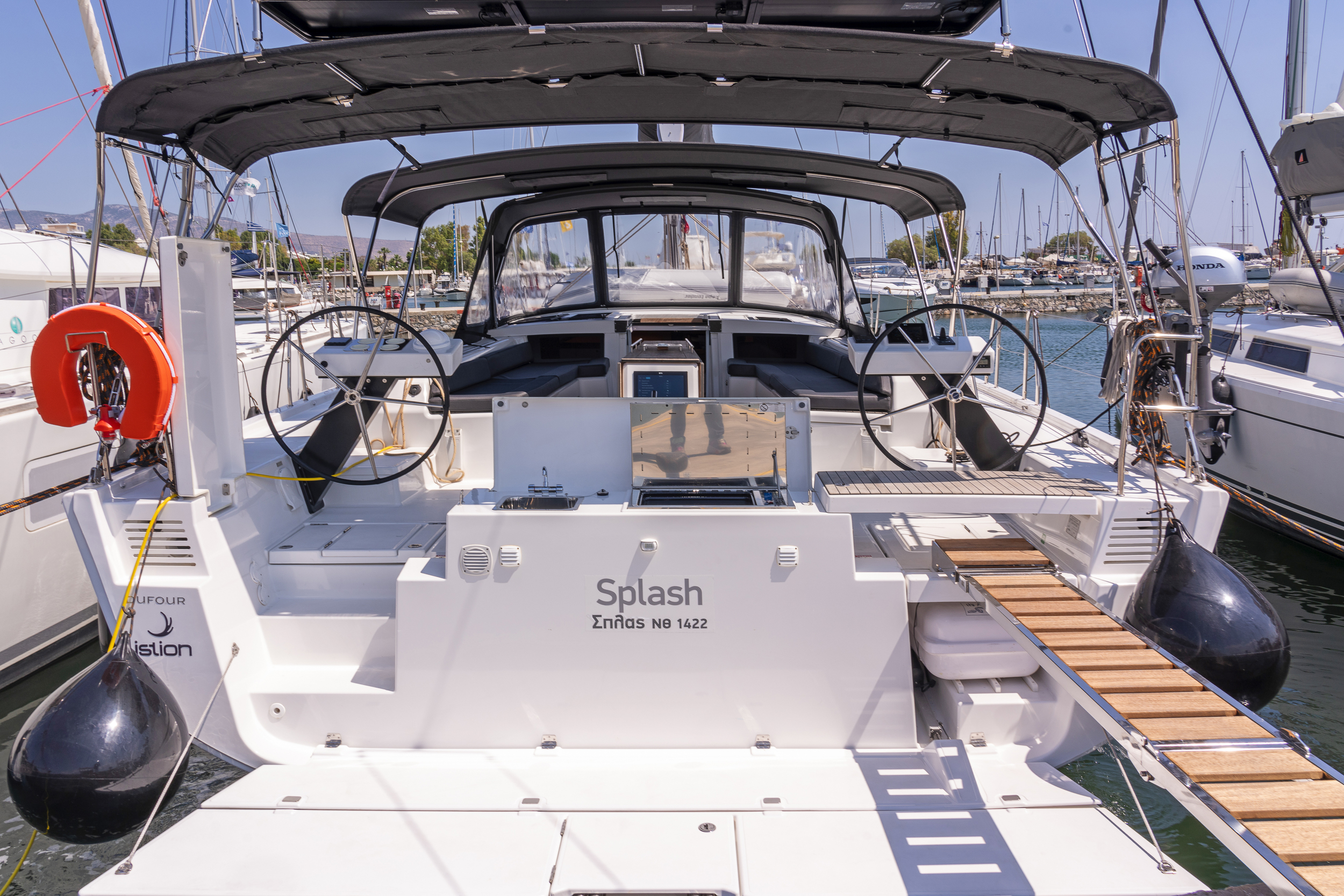 Dufour 530 - 5 + 1 cab. — photo 17
