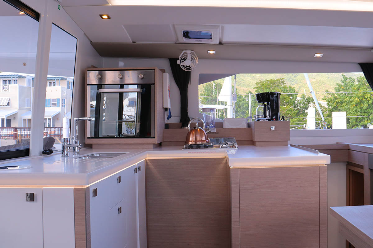 Fountaine Pajot Astrea 42 Quatuor — photo 11