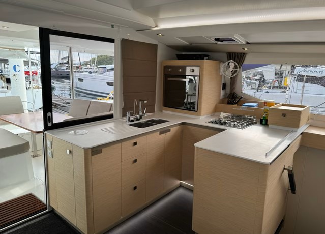 Fountaine Pajot Astrea 42 — photo 12