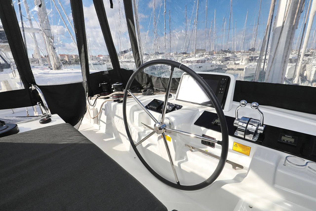 Lagoon 46 - 4 + 2 cab. — photo 8