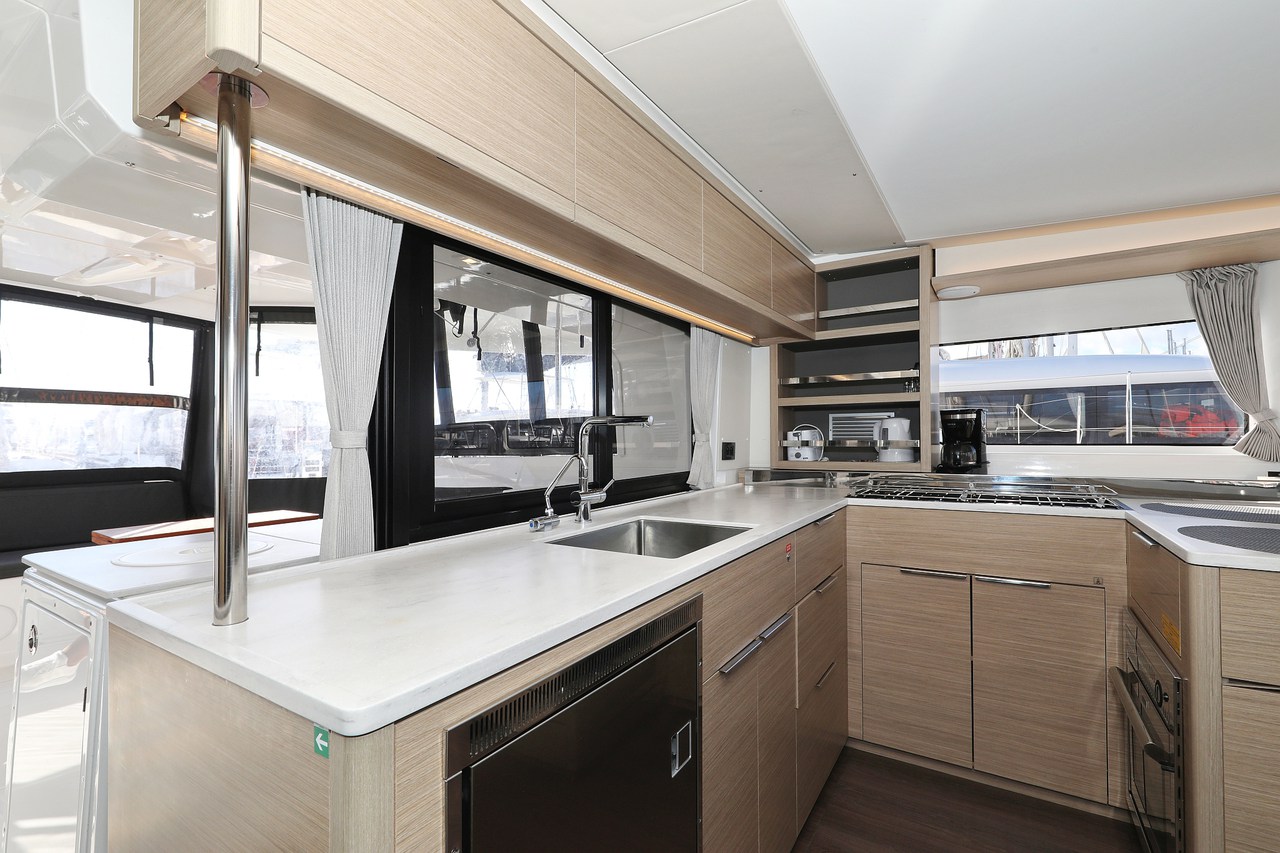 Lagoon 46 - 4 + 2 cab. — photo 17