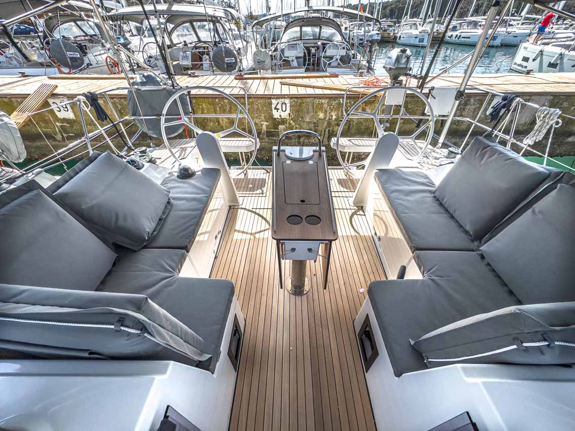 Bavaria C42 — photo 7