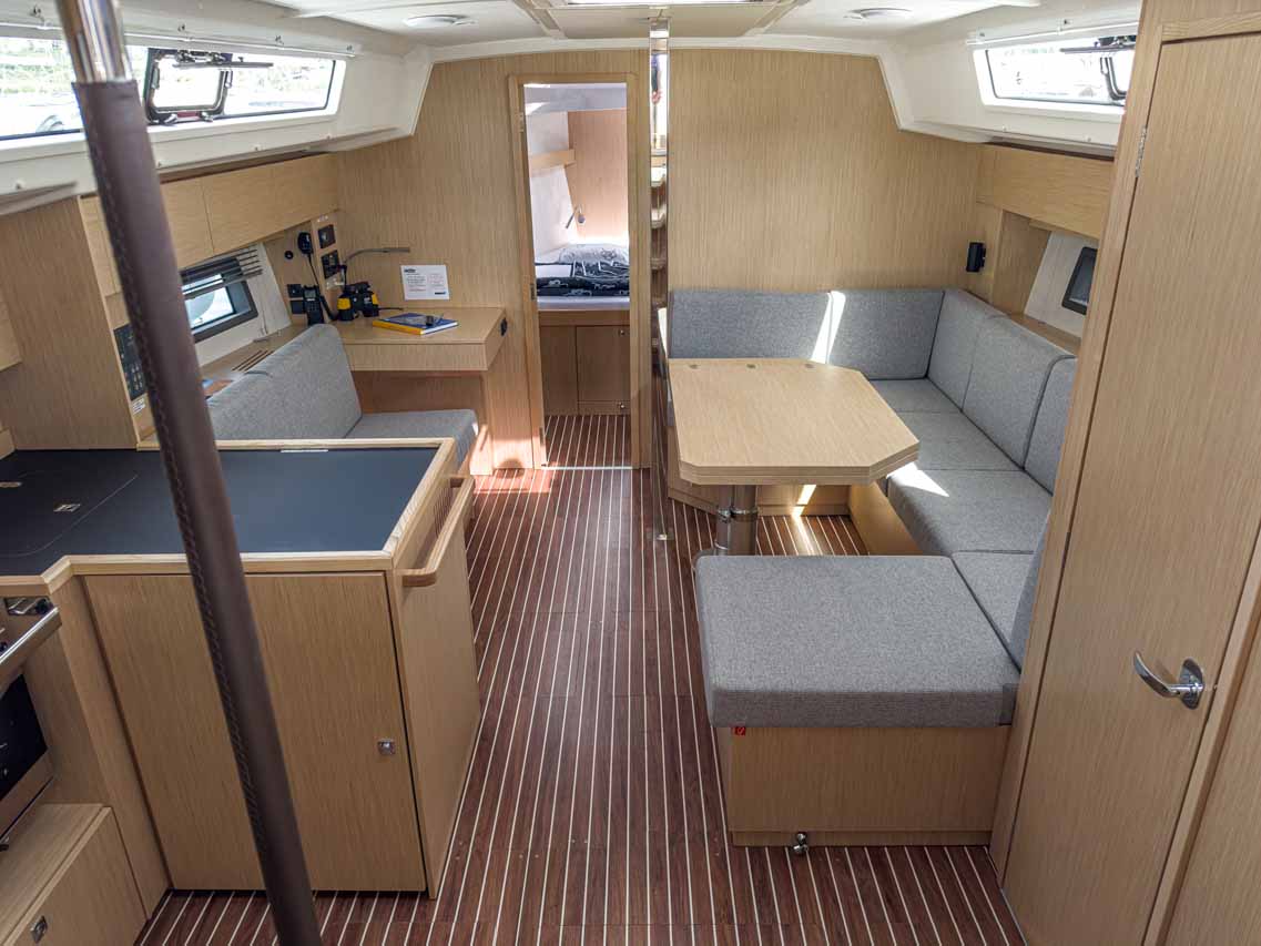 Bavaria C42 — photo 8