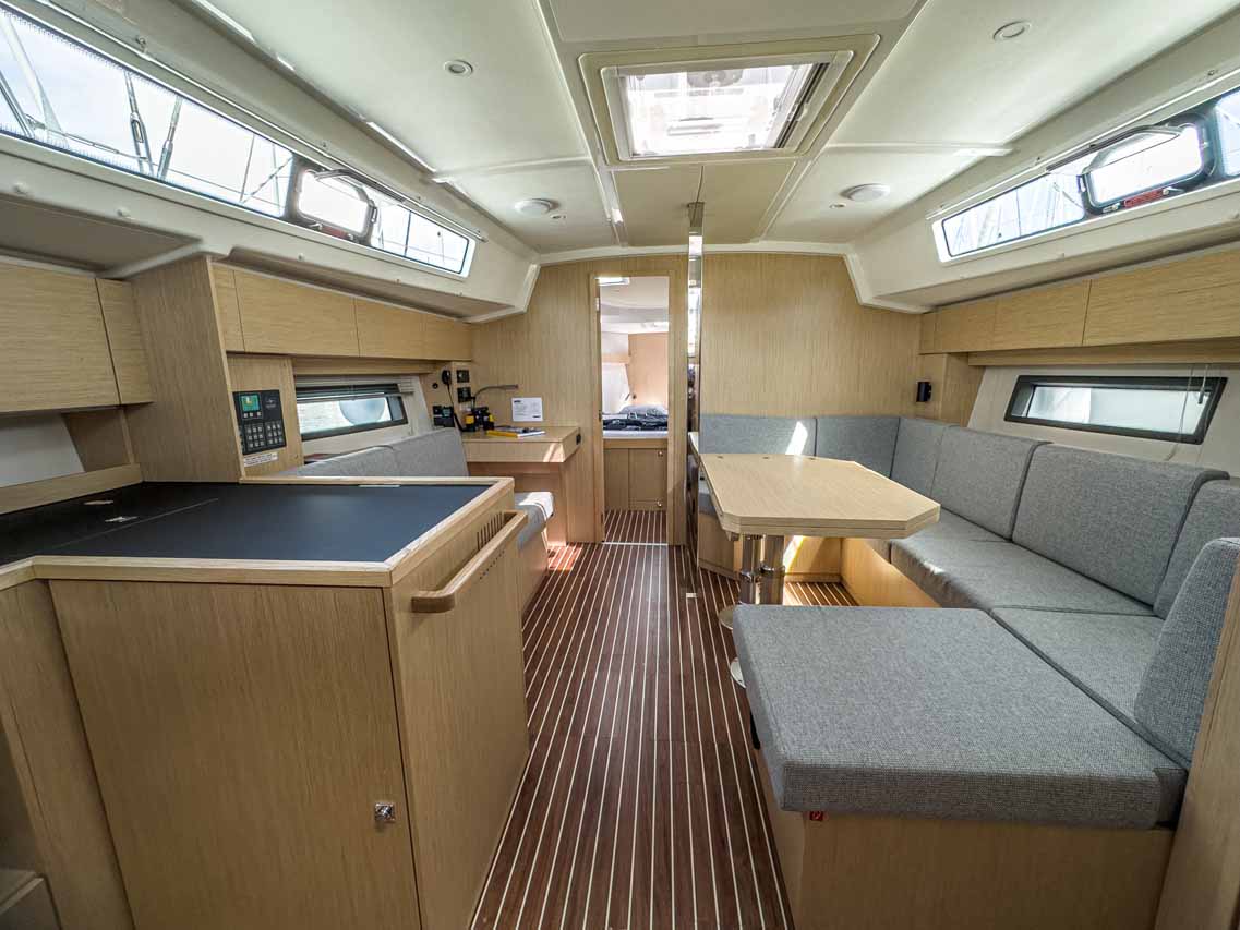 Bavaria C42 — photo 9