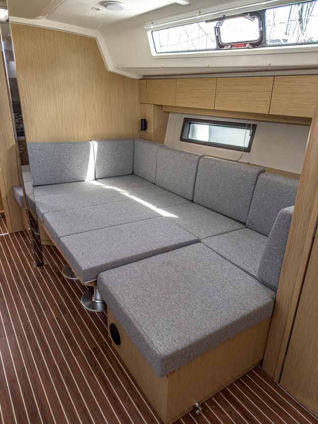 Bavaria C42 — photo 11