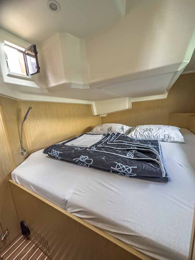 Bavaria C42 — photo 16