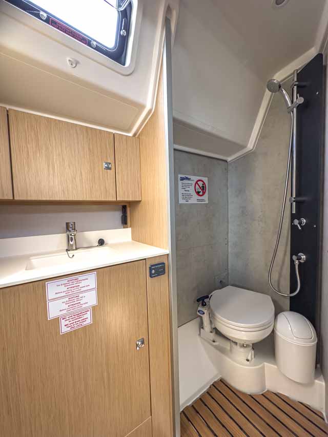 Bavaria C42 — photo 19