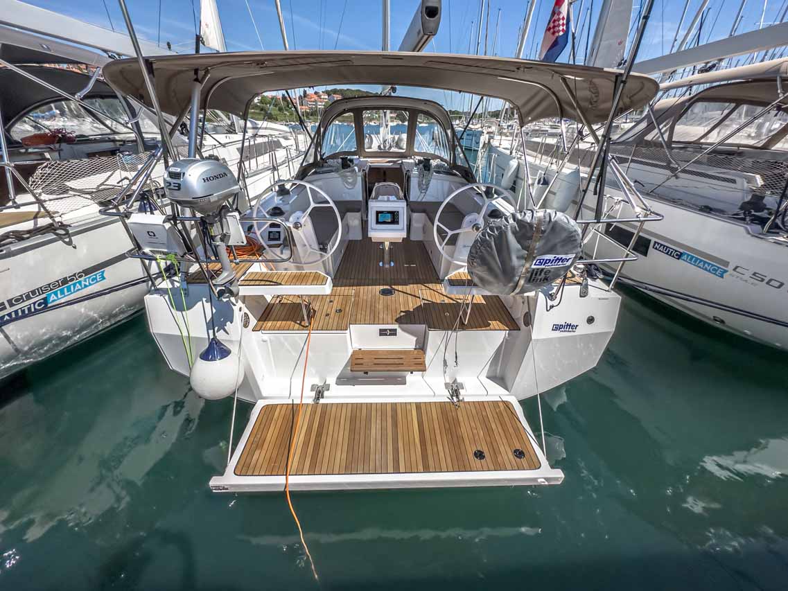 Bavaria C38 — photo 1