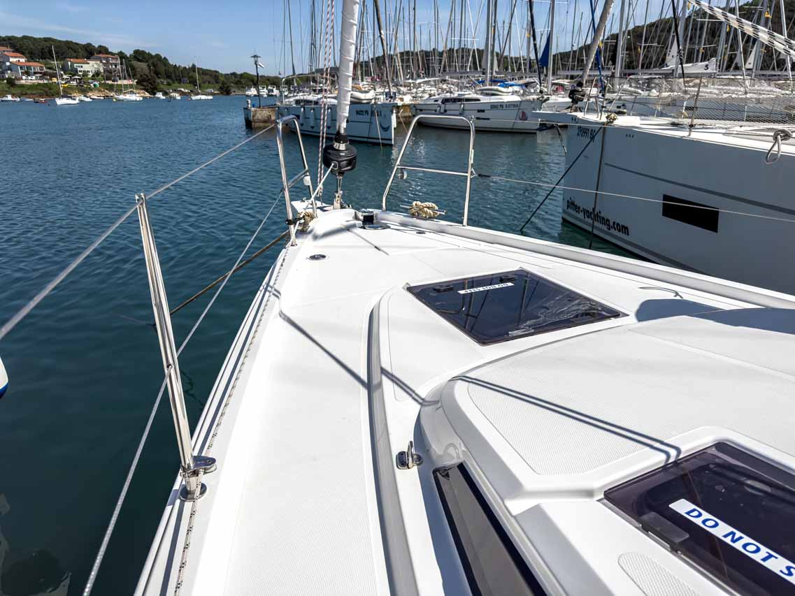 Bavaria C38 — photo 7