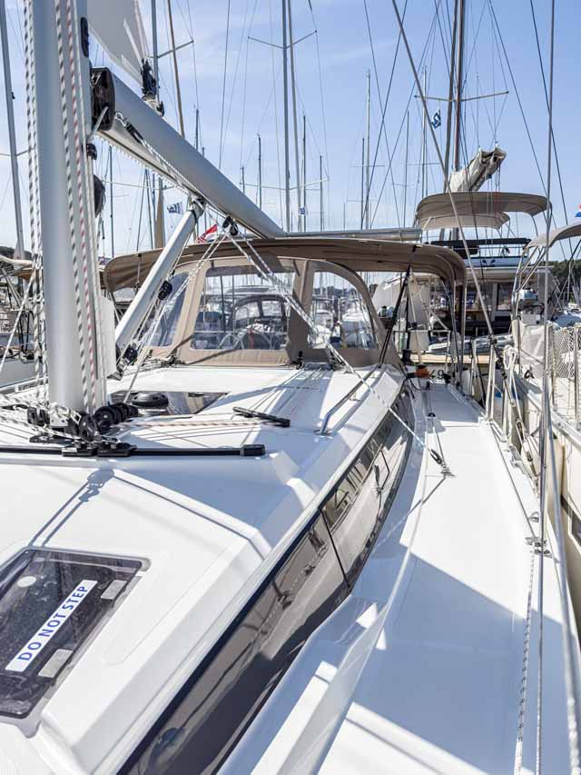 Bavaria C38 — photo 8