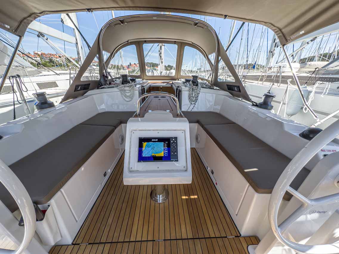 Bavaria C38 — photo 10