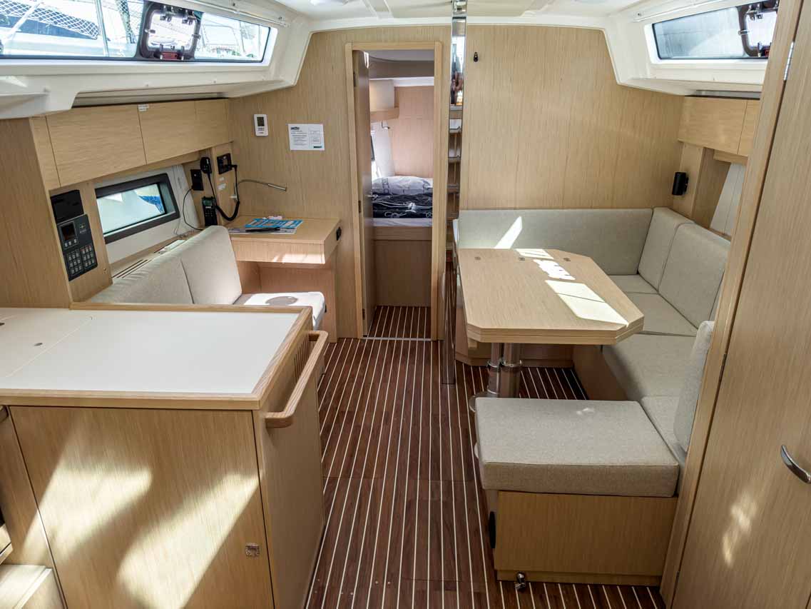 Bavaria C38 — photo 11