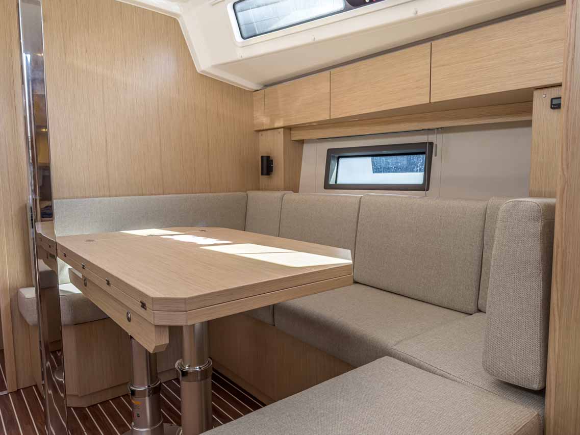 Bavaria C38 — photo 12