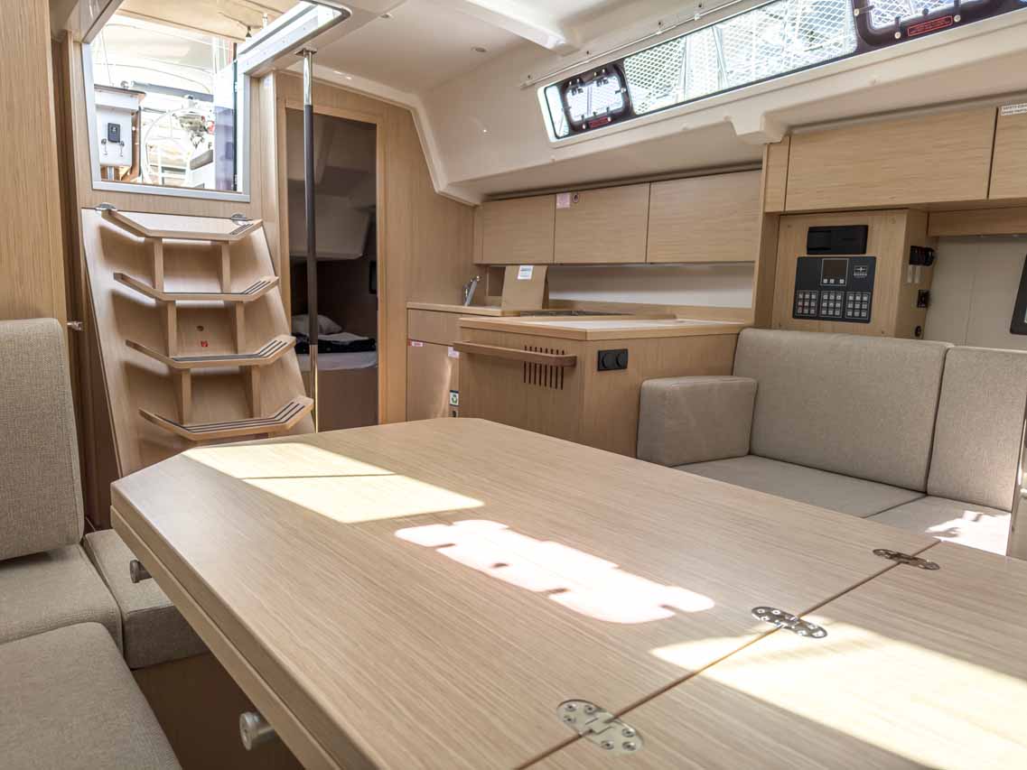 Bavaria C38 — photo 13