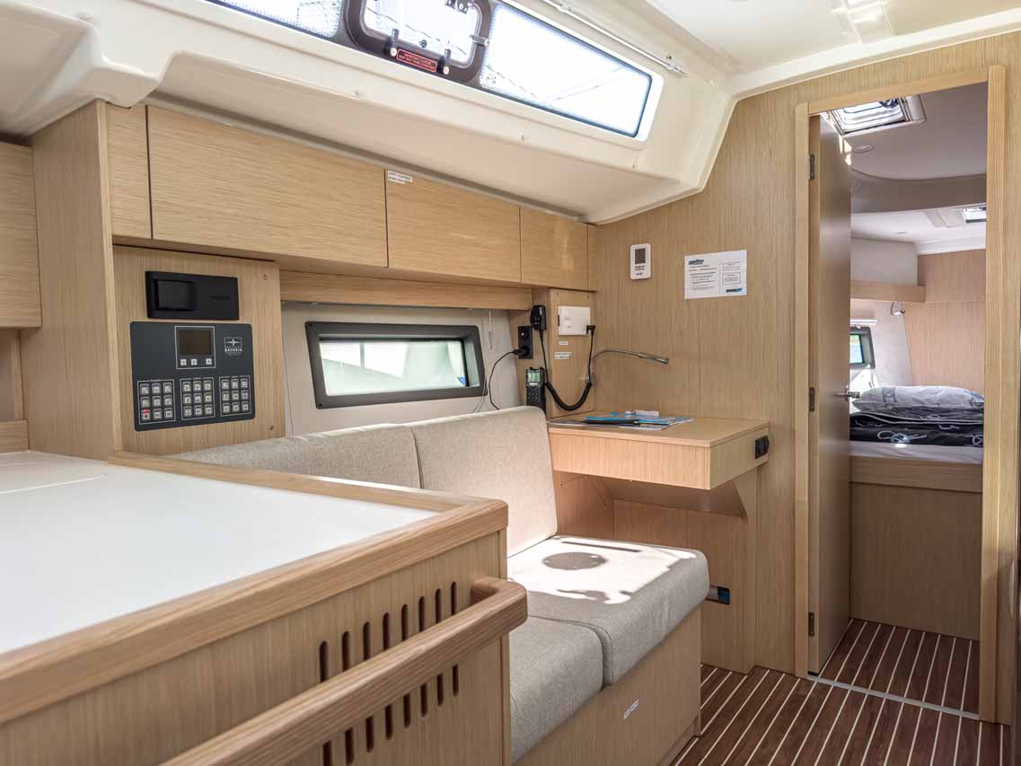 Bavaria C38 — photo 14