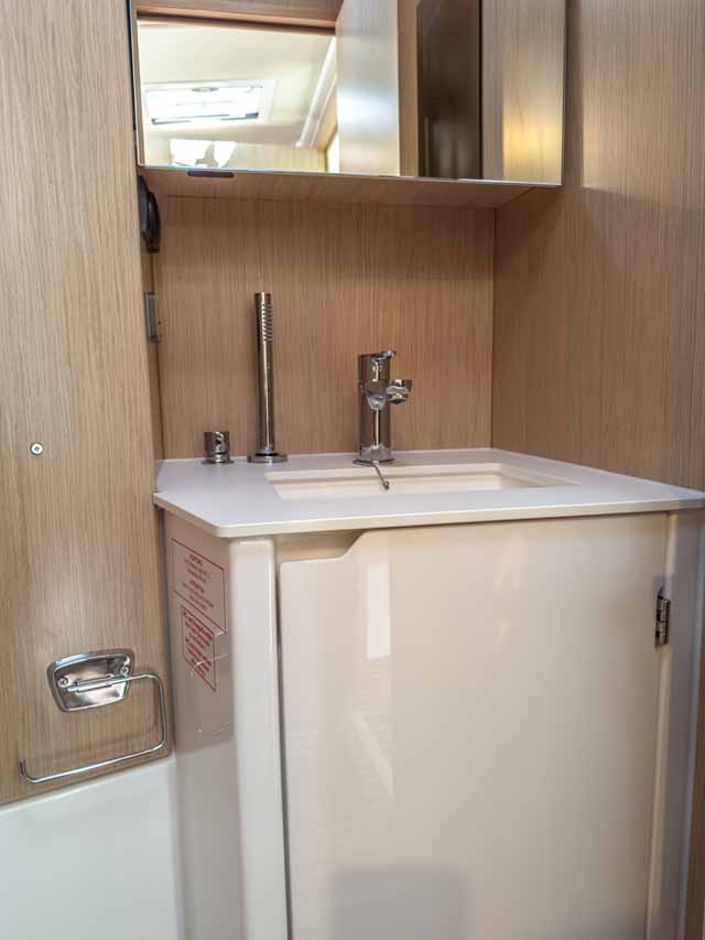 Bavaria C38 — photo 22
