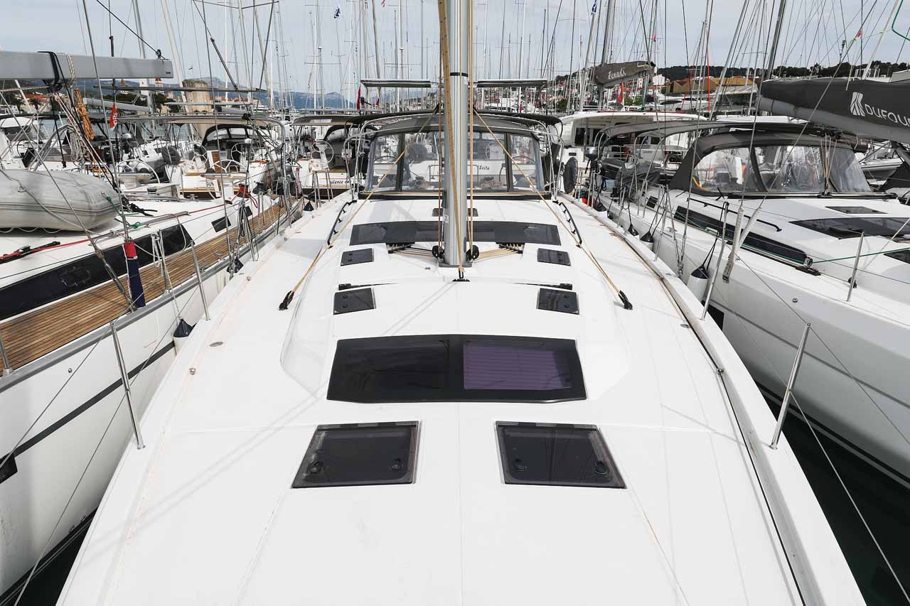Dufour 530 - 5 + 1 cab. — photo 4