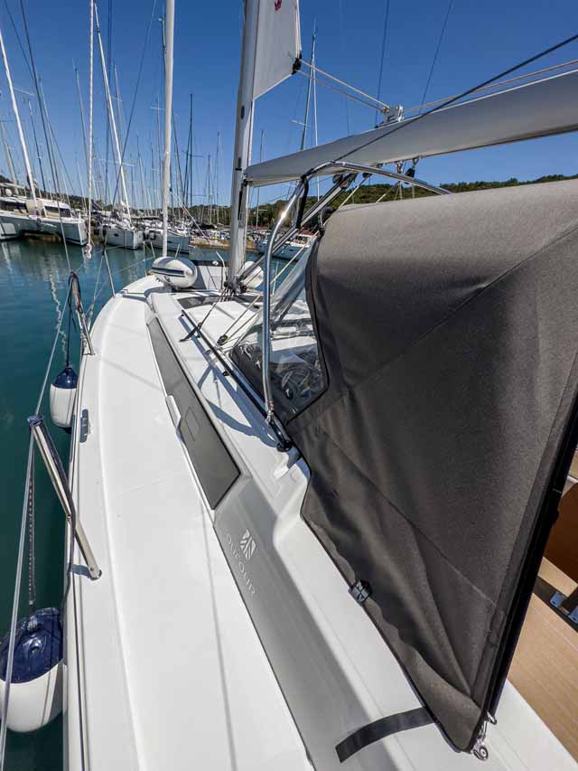 Dufour 37 - 3 cab. — photo 4