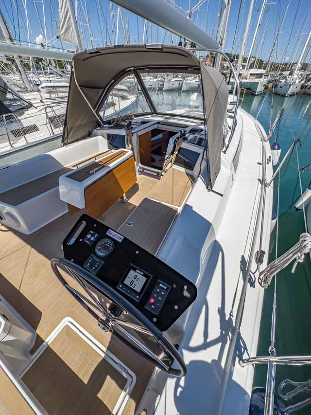Dufour 37 - 3 cab. — photo 7