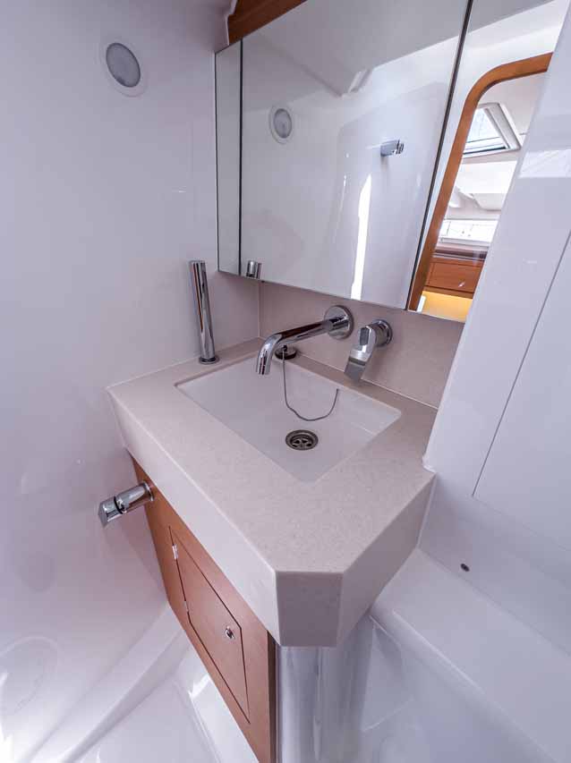 Dufour 37 - 3 cab. — photo 21