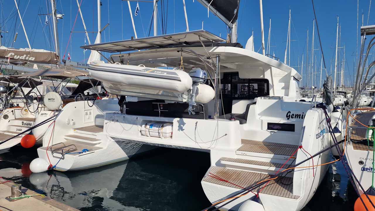 Lagoon 46 - 4 + 2 cab. — photo 1