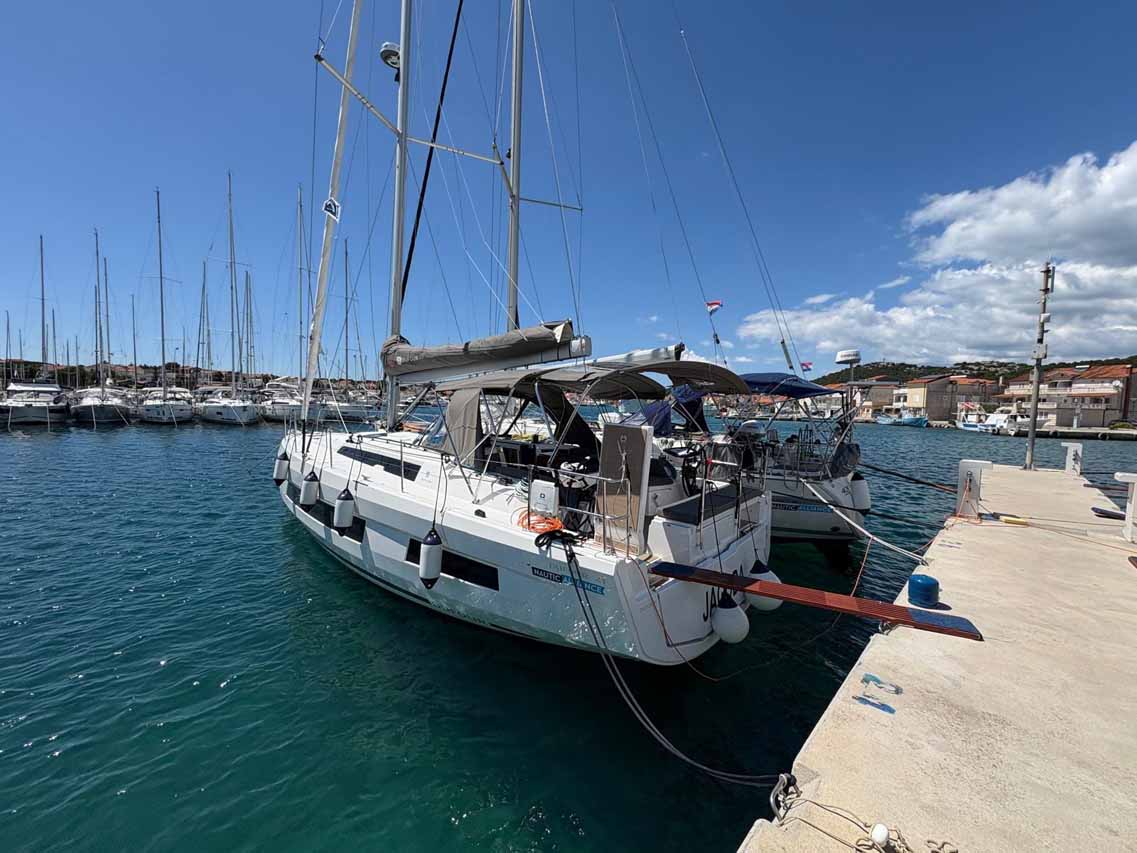 Dufour 41 - 3 cab. — photo 1
