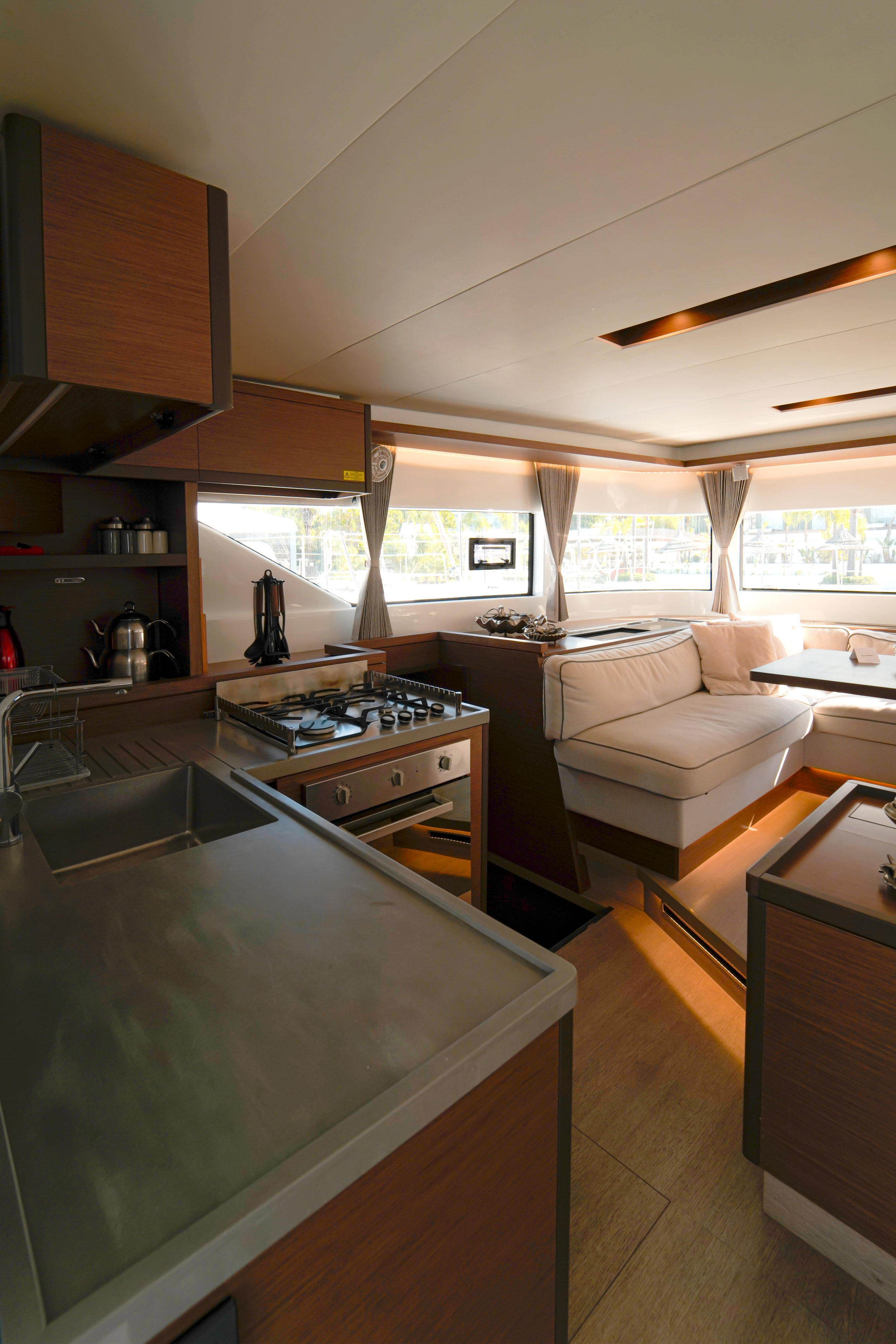 Lagoon 50 - 6 + 2 cab. — photo 4